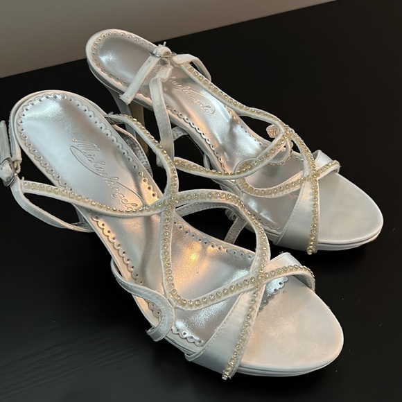 2/ $20 Michaelangelo David’s Bridal Dyeable Sierra Shoes - Picture 4 of 9